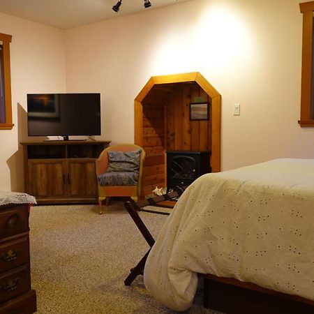 Summerhill Guest House Тофино Экстерьер фото
