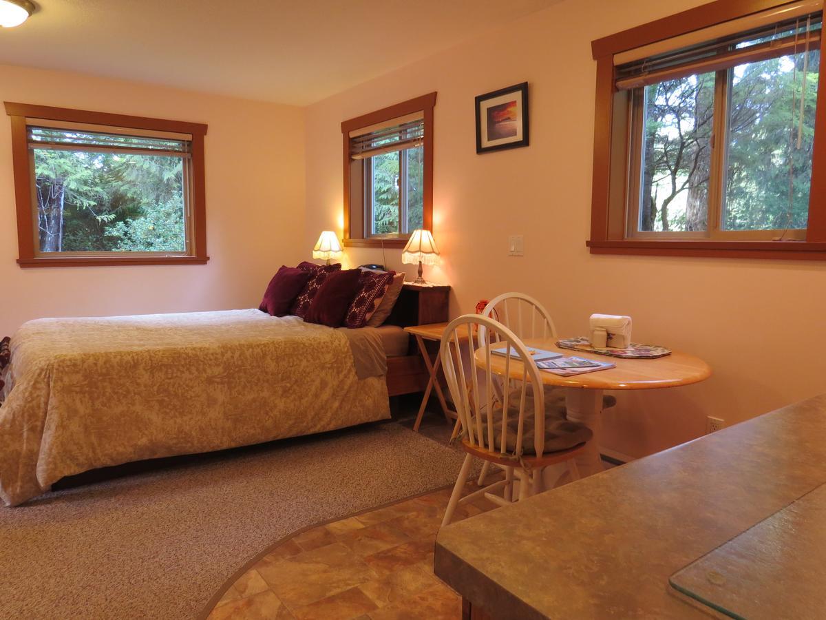 Summerhill Guest House Тофино Экстерьер фото