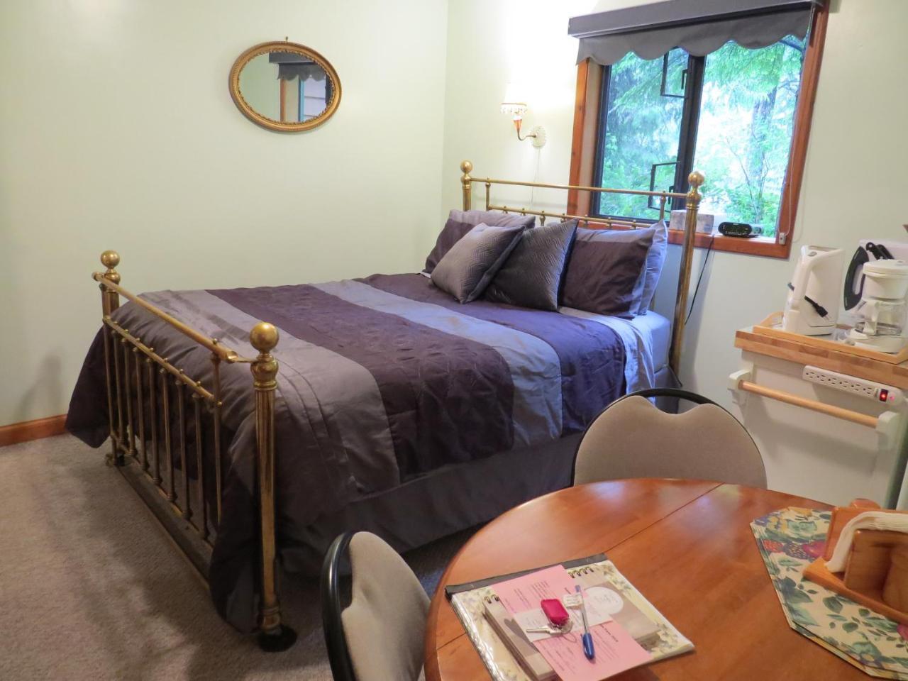 Summerhill Guest House Тофино Экстерьер фото