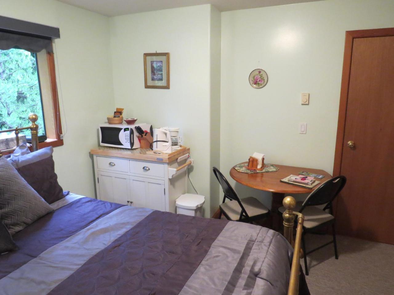 Summerhill Guest House Тофино Экстерьер фото