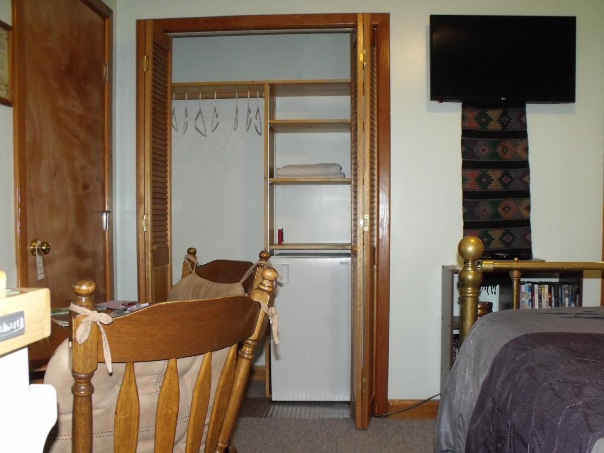 Summerhill Guest House Тофино Экстерьер фото